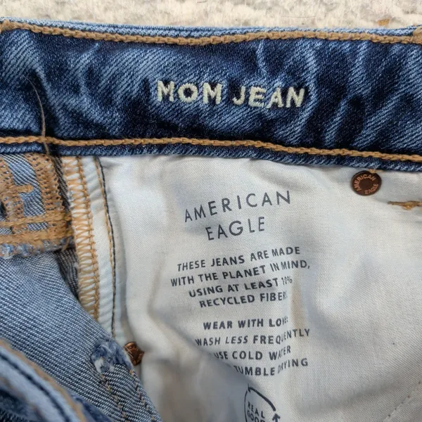American Eagle Mom Jean Strigid Medium Wash Distressed‎ Raw Hem Womens 2 Short - Image 4