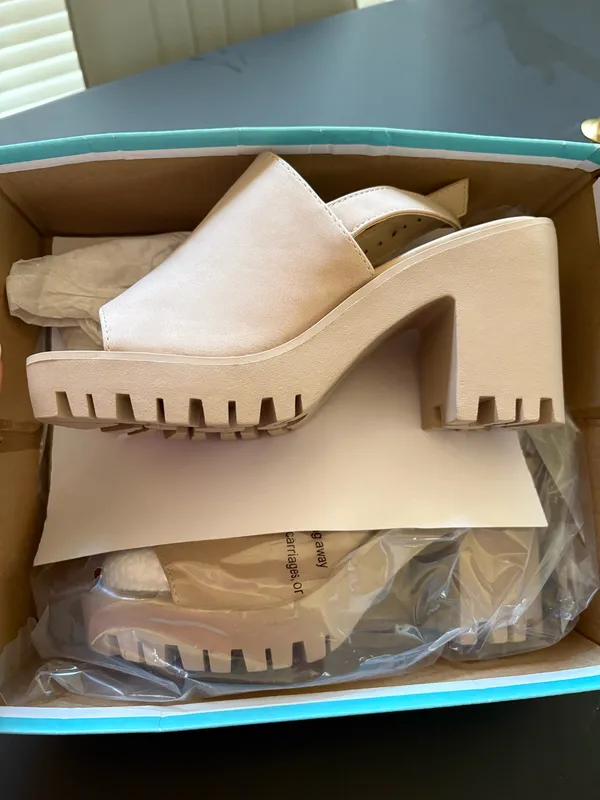 Soda Platform Sandals - Image 2