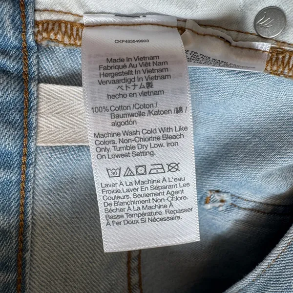 NWT Madewell 90’s Straight Jean 33 needs to be washed liquid spilled on front - Image 10