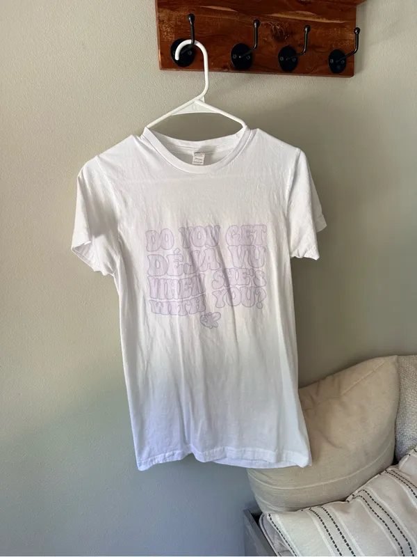 Olivia Rodrigo “Do You Get Deja Vu?” Graphic T-Shirt Size Small - Image 2