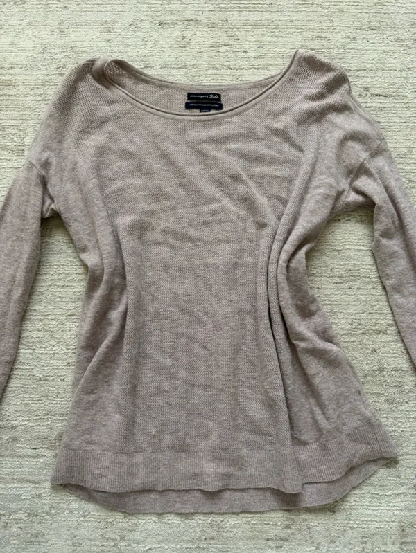 American Eagle Outfitters Long-Sleeve Crewneck Top in Heather Taupe (Size Small) - Image 3