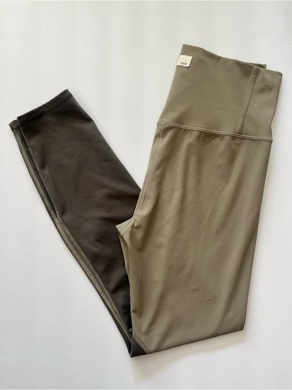 Vuori High Rise Colorblock Studio Leggings Light Oregano Green medium - Image 5