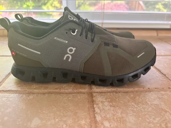 On Cloud Waterproof running Shoes Women’s - Image 2