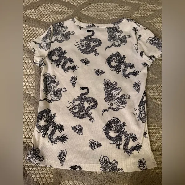 Faded Rose Women's Crew Neck Crop Top Size Small -Chinese Dragon Print - Image 2