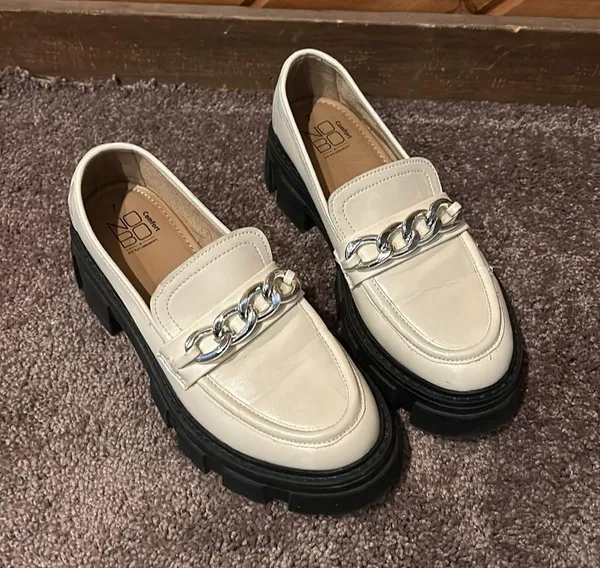 Y2K white chunky loafer with top chain - Image 5