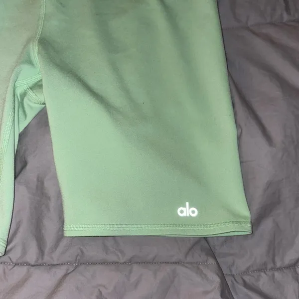 ALO Yoga Green Bike Shorts High-Rise Performance - Image 2