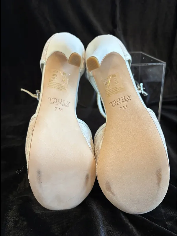 Truly Zac Posen Women's White Lace High Heel Platform Pumps with Ankle Strap - Image 8