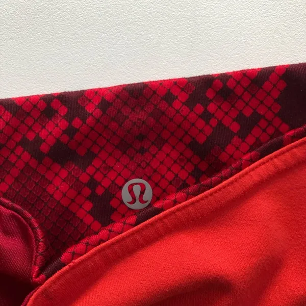 Lululemon Wunder Under Crop III *Reversible Cranberry / Alarming Sz 4 - Image 10