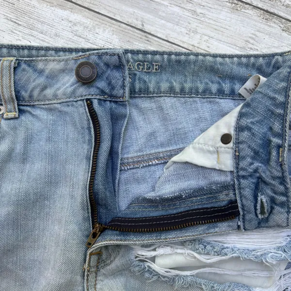 American Eagle Distressed Denim Shorts‎ 6 Blue Daisy Dukes Grunge Indie 2010s - Image 4