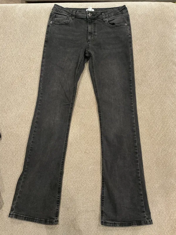 Forever 21 Low-Rise Bootcut Jeans - Image 2