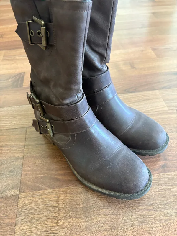 Brown Boots Size 6.5 - Image 3