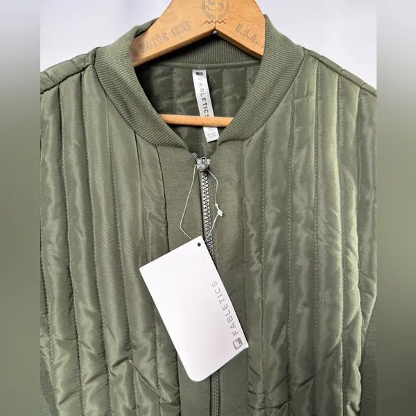 NWT Fabletics Pisa Puffer Jacket in Dark Olive Green Size‎ Extra Large - Image 5