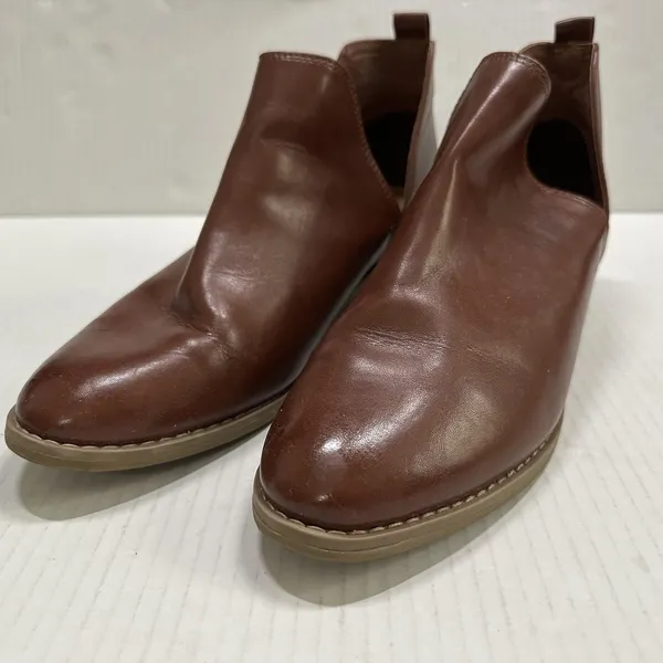 Universal Threads Bootie Boots Womens 9.5 Brown Faux Leather Ankle Pull On Heel - Image 8