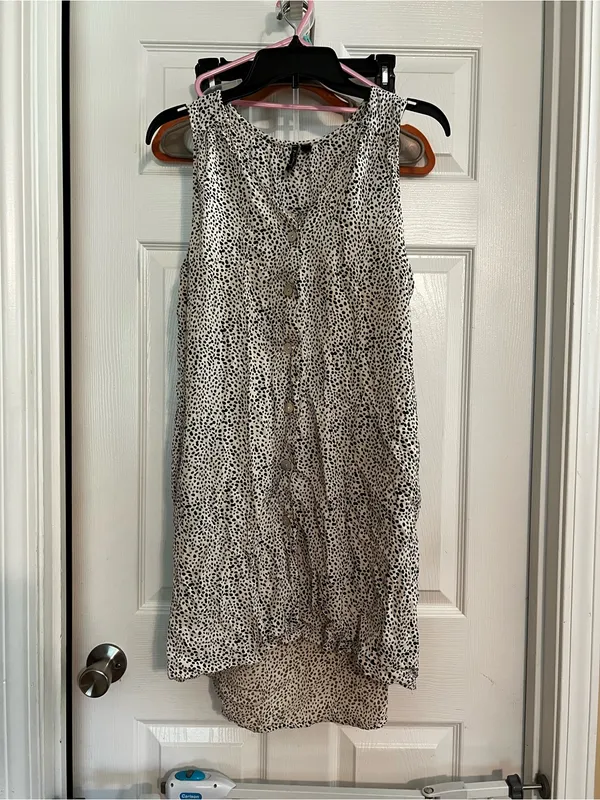 Sleeveless V-Neck Cream/Black Speckled High-Low Dress - Image 2