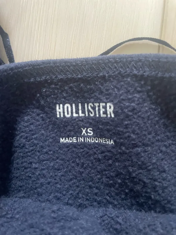 Hollister Off-The-Shoulder Sweatshirt - Image 2