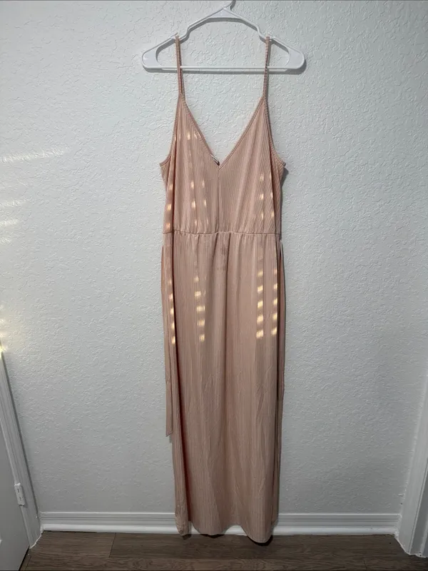 BCBGeneration *flawed* Sleeveless V-Neck Maxi Dress in Blush Pink Size Large - Image 4
