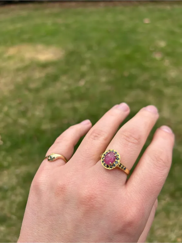Vintage 925 Gold Ring with Ruby / sapphire Halo Accent - Image 4