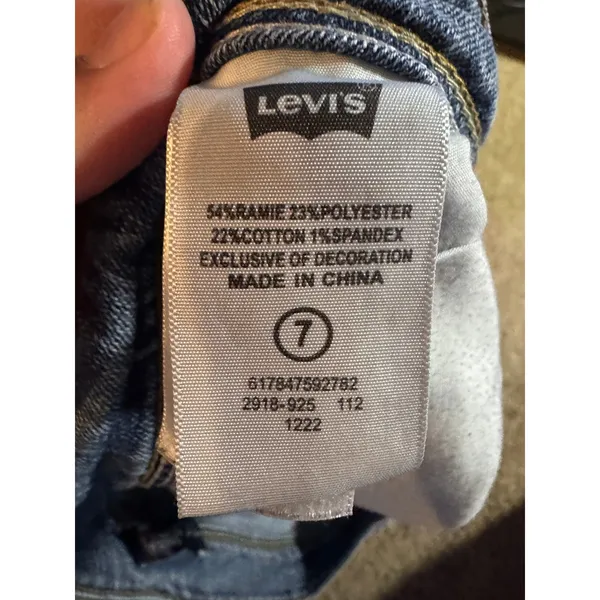Levis Denim Shorts Womens 7 Light Wash Low Rise Raw Hem Cuffed Stretch Jean‎ - Image 4