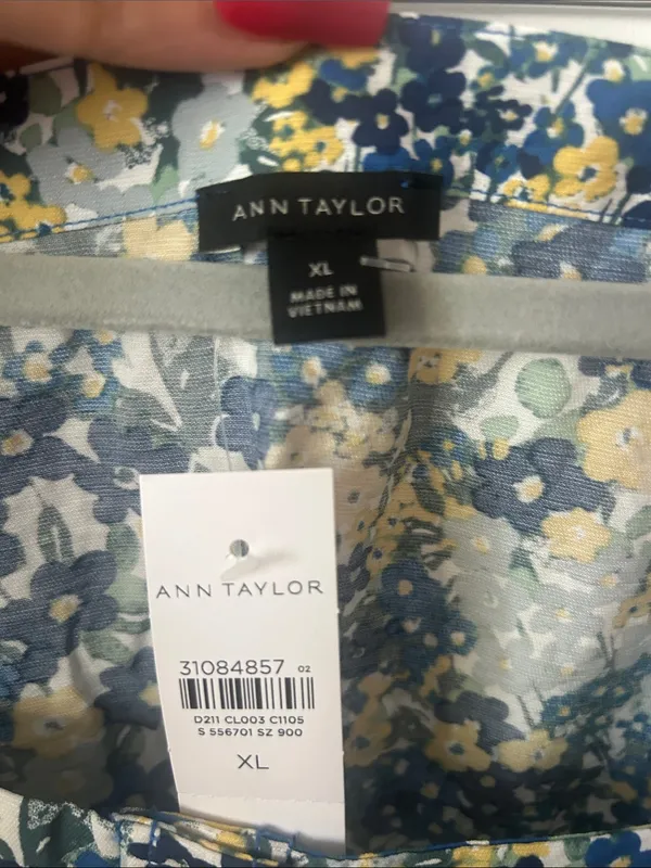 Ann Taylor Blue and Yellow Floral Square-Neck Button Front Top NWT 85$ XL - Image 5