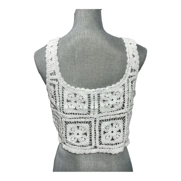Crochet Knit Cropped Sleeveless Sweater Cardigan in white size M - Image 4