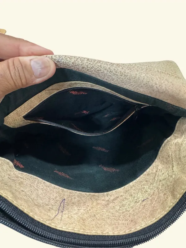 Magnifique Vintage Abstract Hand Painted Genuine Leather Flap Crossbody Bag - Image 12