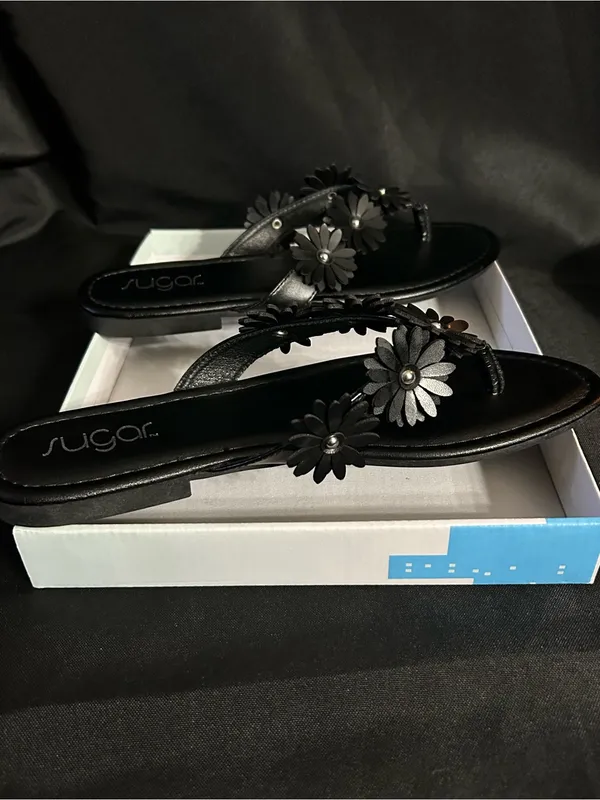 Sugar Finesse Women’s Black Daisy Floral Thong Sandals SZ 9 BNIB - Image 6