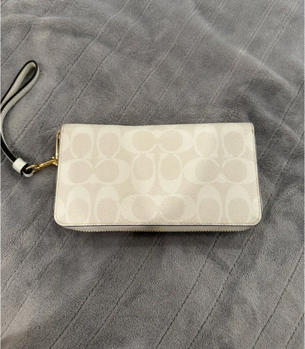 White Coach Wallet - Image 2
