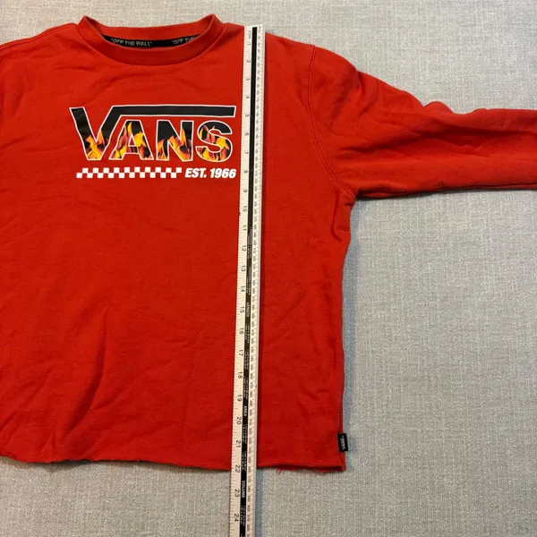 Vans Off The Wall Red Flame Logo Sweatshirt XL‎ Pullover Graphic Cropped Raw Hem - Image 6