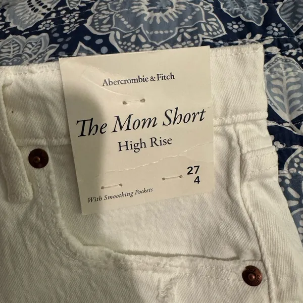 Abercrombie & Fitch High Rise White Mom Shorts - Image 3