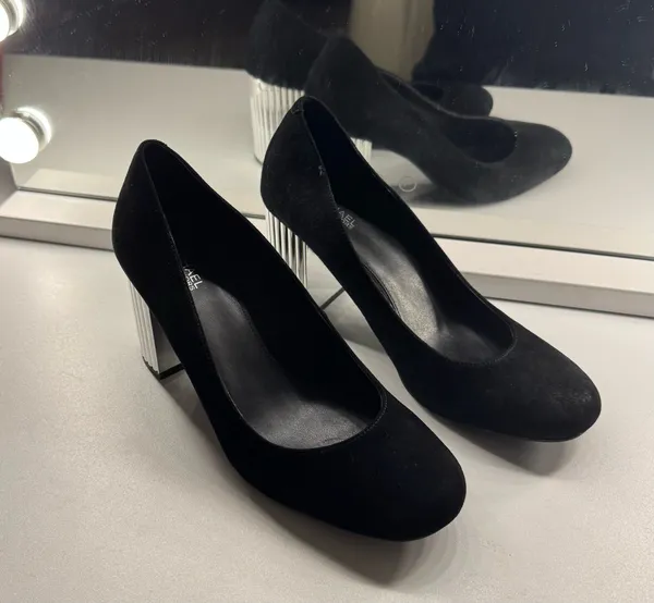  Michael Kors Porter Flex Black Suede Pump Size 7.5 - Image 2
