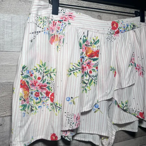 Free People Night Watcher Ivory Floral Patterned Flowy Shorts - Image 6