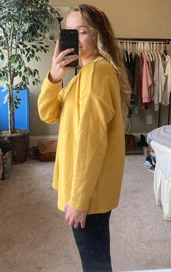 Pull & Bear Yellow Crewneck - Image 4