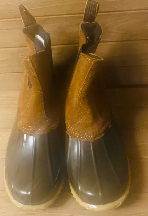 G.H. Bass Chelsea Woman Leather and Rubber Waterproof Duck Boots Sz 9 - Image 2