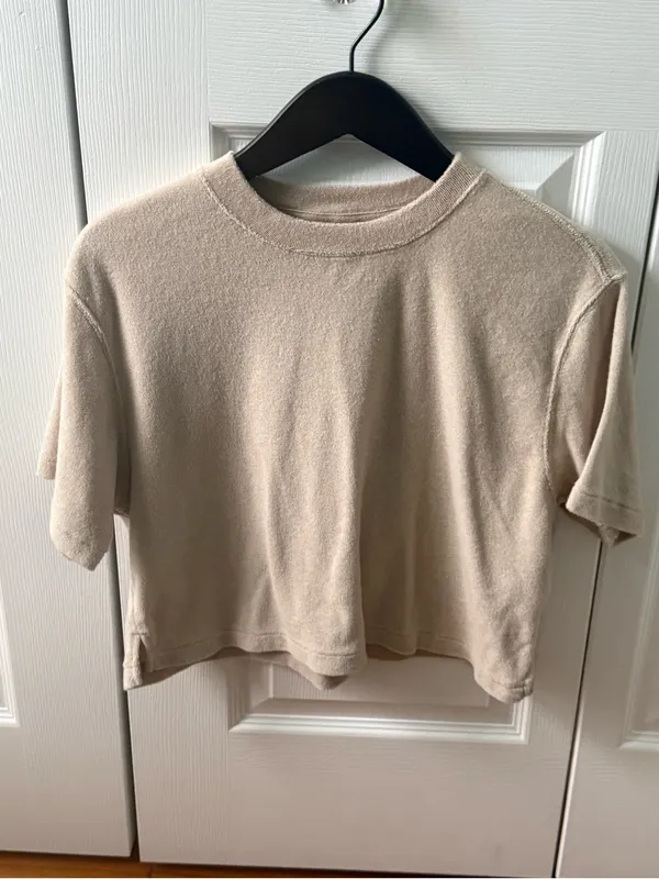 SET Abercrombie & Fitch Beige Terry Short Sleeve Tee and Shorts - Image 2