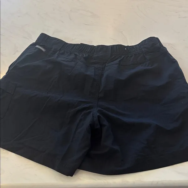Women's Black Columbia Casual Hiking Shorts with Cargo Pockets - Image 4