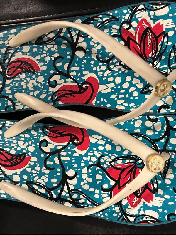Tory Burch Blue Floral Flip Flop Sandals with Cream Straps large 9-10 - Image 4