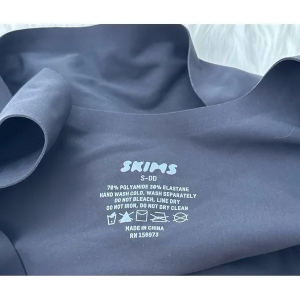 Skims Naked Scoop Tank Bra Onyx Size S-DD - Image 6