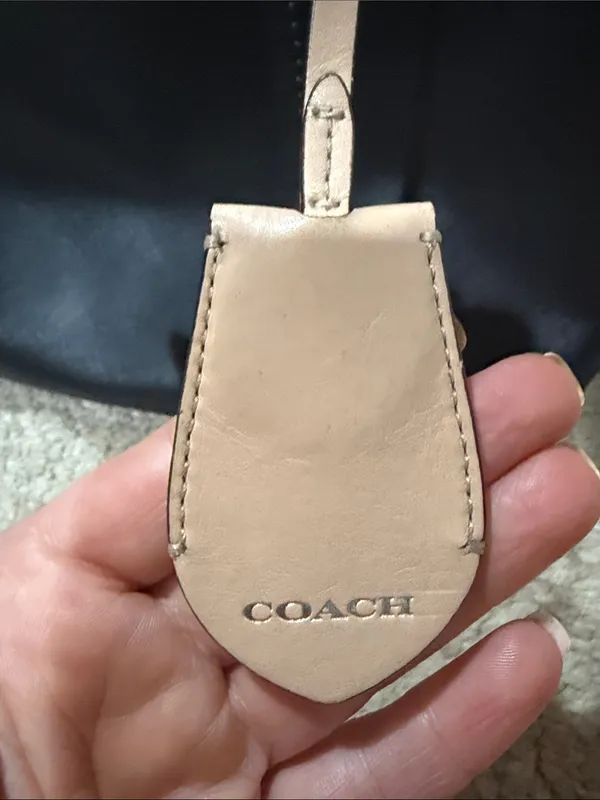 Coach Black Leather Dome Shoulder Bag with Tan Tag - Image 6