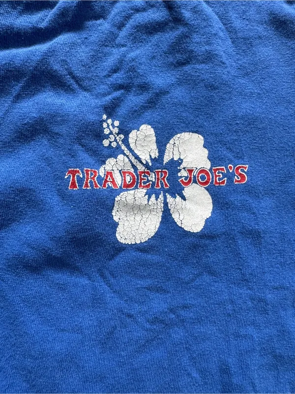 Trader Joe’s blue hibiscus employee graphic T-shirt cropped Y2K size medium - Image 3