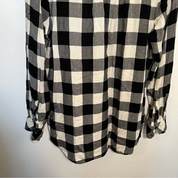 Universal Thread Women's Size Small Popover Blouse Black Cream Plaid Fleece‎ - Image 9
