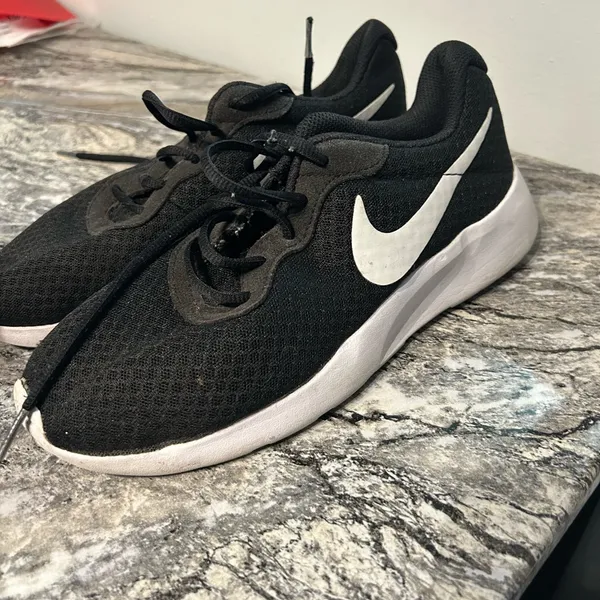 Nike Black and White Sneakers - Image 4