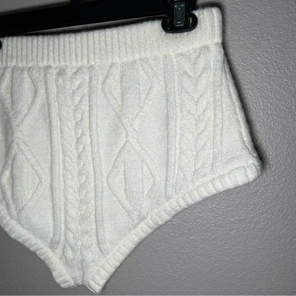 For love & Lemons cream neutral cable knit shorts women’s size medium - Image 7