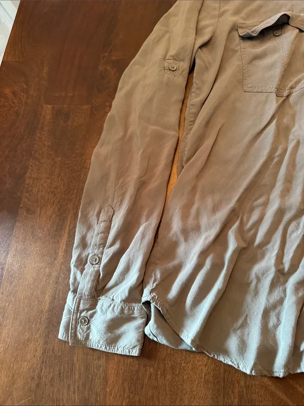 Banana Republic Women's Button-Down Shirt in Grayish Green - Image 6