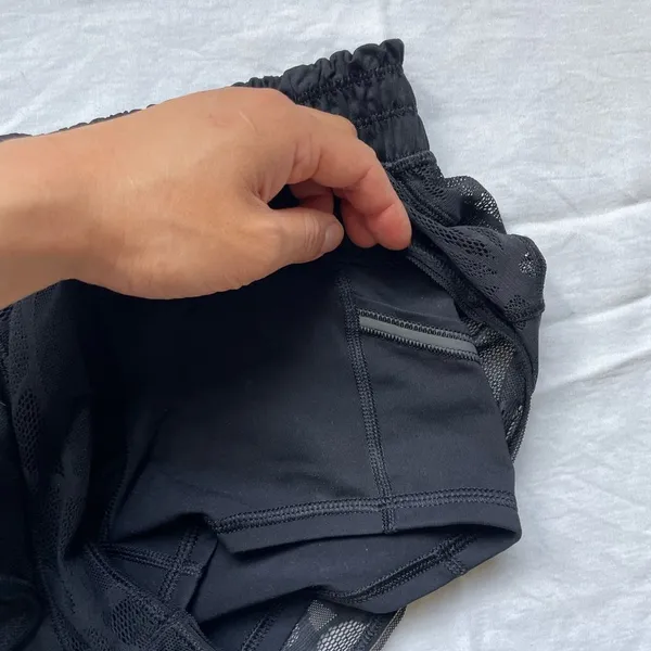 EUC Lululemon Black City Sky Run By Short w/ Luxtreme Liner + Pockets, Size 2 - Image 6