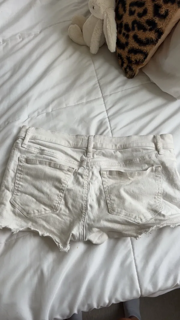 white loft low rise jean shorts - Image 3