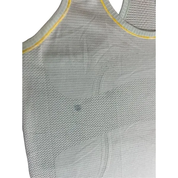 Lululemon swifty mint green size 6 - note pics (small stain) - Image 3