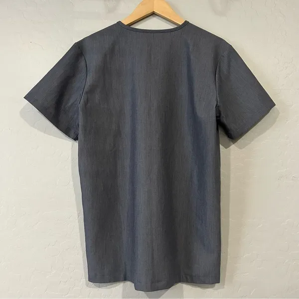 FIGS Technical Collection Scrub Top Gray Small V-Neck Pocket Excellent Uniform - Image 6