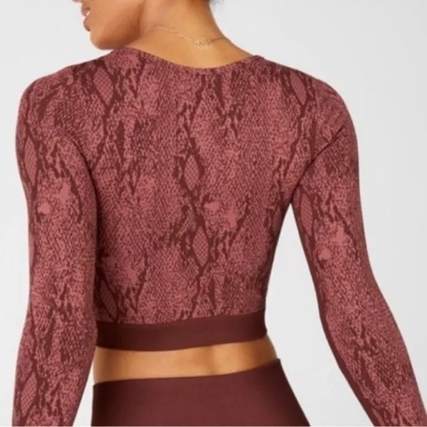 Fabletics Women's Kamila Seamless Long-Sleeve Athletic Top Snakeskin Medium‎ - Image 3