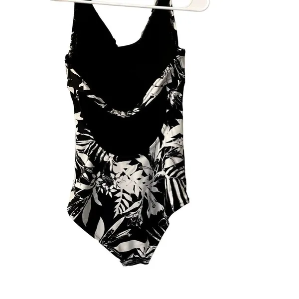 Old Navy one pice swimsuit black and white floral padded summer swimming beach - Image 4