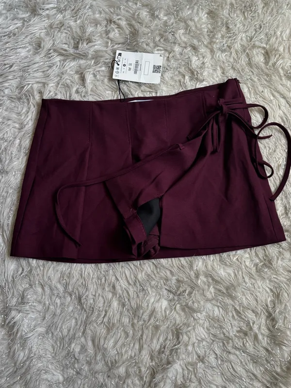 Bershka Burgundy Women’s Pleated Mini Skirt/Short with Side Bow Detail‎ Size M - Image 7
